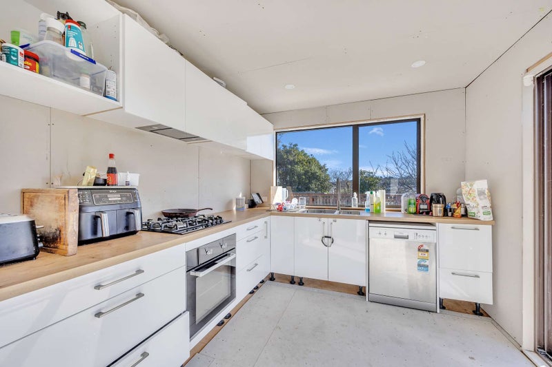 4 Wisteria Grove, Maungaraki, Lower Hutt - Carousel 1