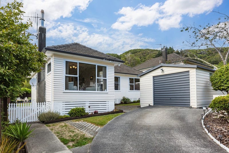 11 Gardiner Grove, Wainuiomata, Lower Hutt - Carousel 1