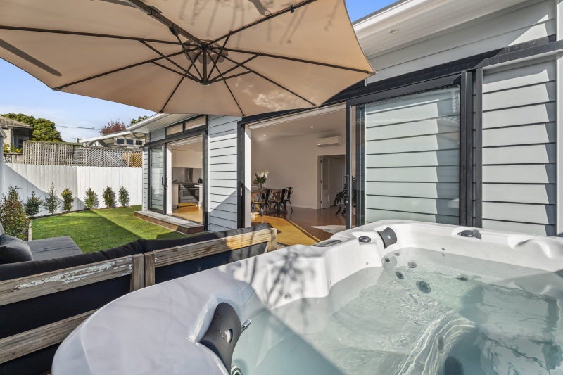 1/21 Foch Avenue, Mount Roskill, Auckland - Carousel 2