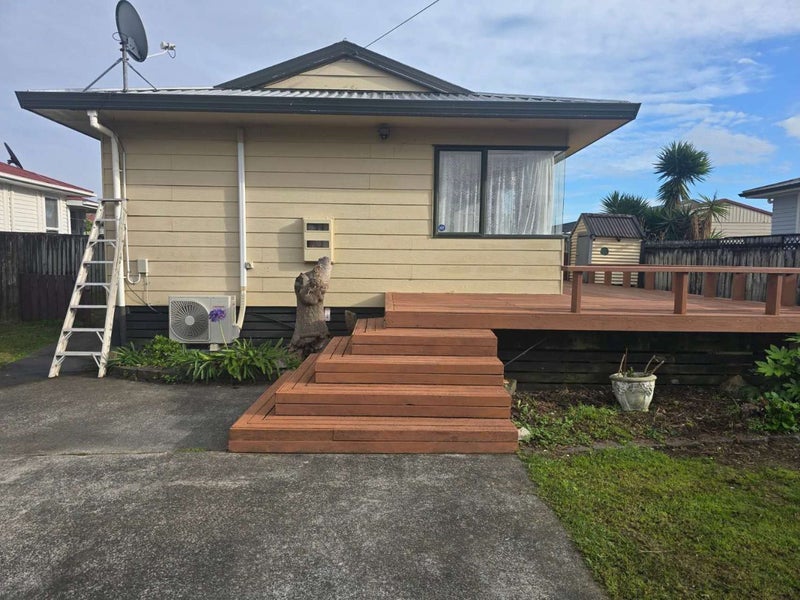 52 Kelwyn Road, Kelston, Auckland - Carousel 1