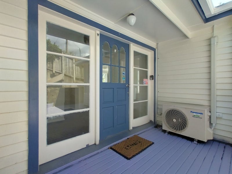 55 Handyside Street, Tawa, Wellington - Carousel 1