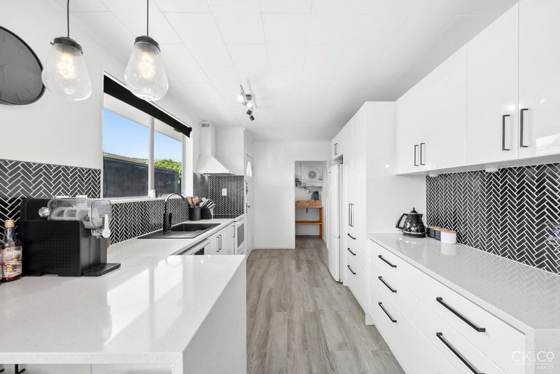 34 California Drive, Totara Park, Upper Hutt - Carousel 2