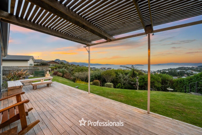 9 Lemonwood Grove, Maungaraki, Lower Hutt - Carousel 1