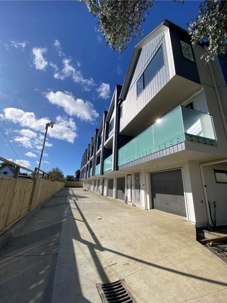 4/15 Thornton Road, Milford, Auckland - Carousel 6