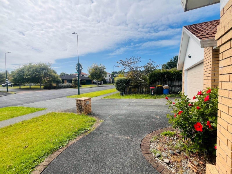 106 Moyrus Crescent, East Tamaki Heights, Auckland - Carousel 2