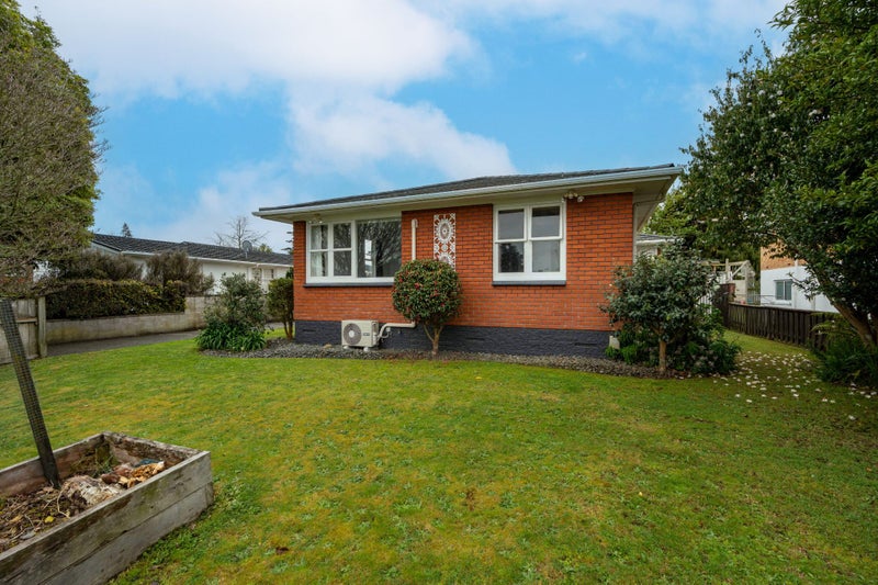 16 Kensington Place, Fairfield, Hamilton - Carousel 2