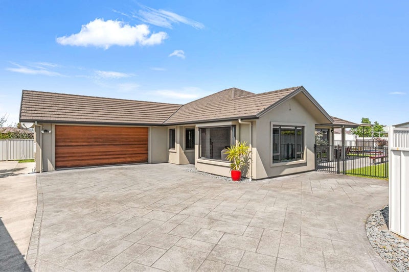 7 Pohutukawa Grove, Lytton West, Gisborne - Carousel 1