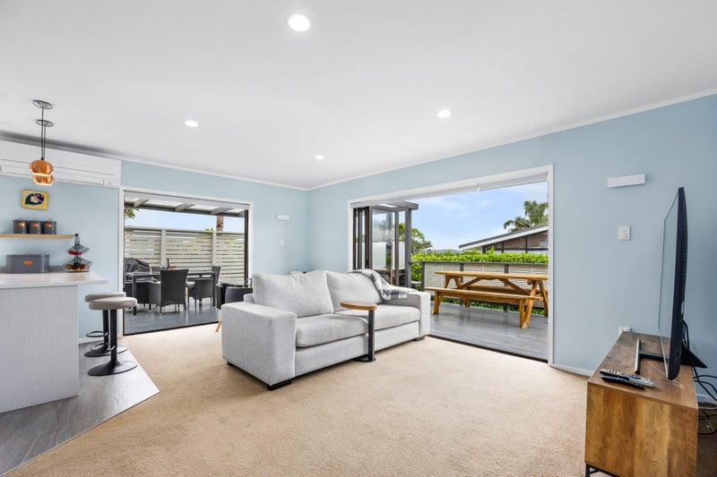 6 Kauri Crescent, Snells Beach, Snells Beach - Carousel 1