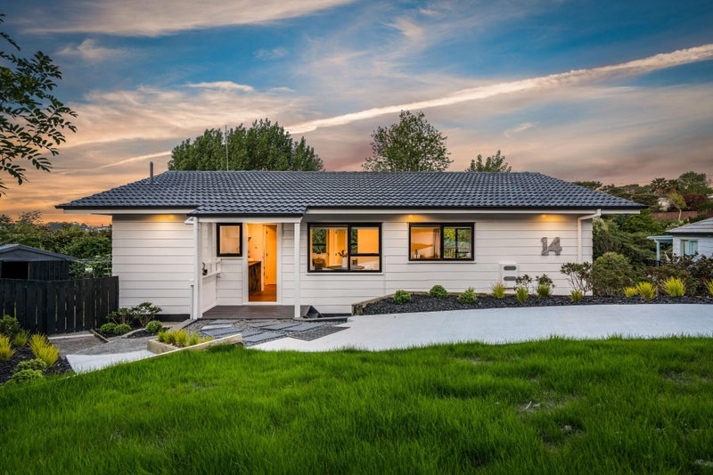 14 Landsdale Place, Massey, Auckland - Carousel 1