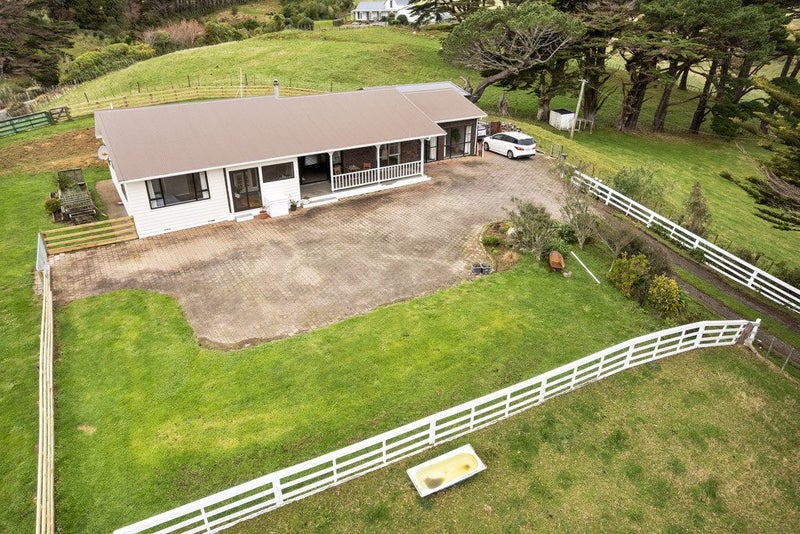 41 Lincolnshire Road, Horokiwi, Wellington - Carousel 2