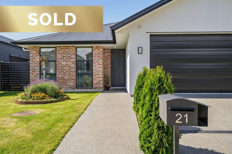 21 Cynisca Crescent, Wallaceville, Upper Hutt - Carousel 1
