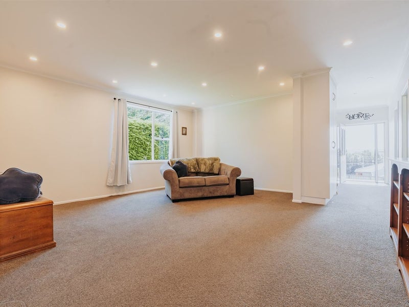 8 Armstrong Street, Balclutha - Carousel 2