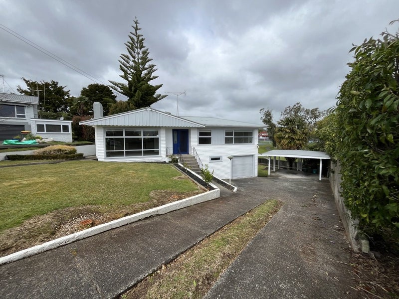 1 Kingsway Crescent, Forest Lake, Hamilton - Carousel 1