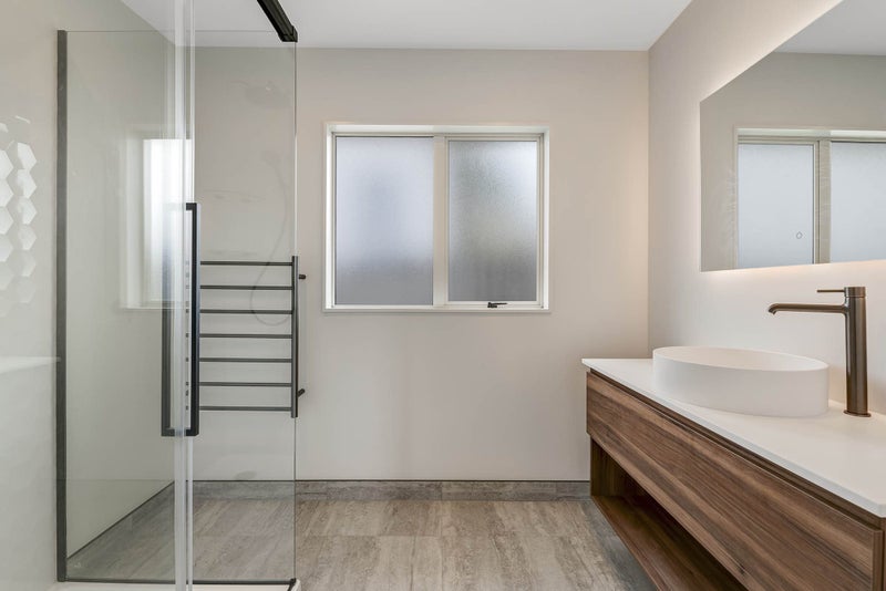 2/2 Rook Place, Unsworth Heights, Auckland - Carousel 2