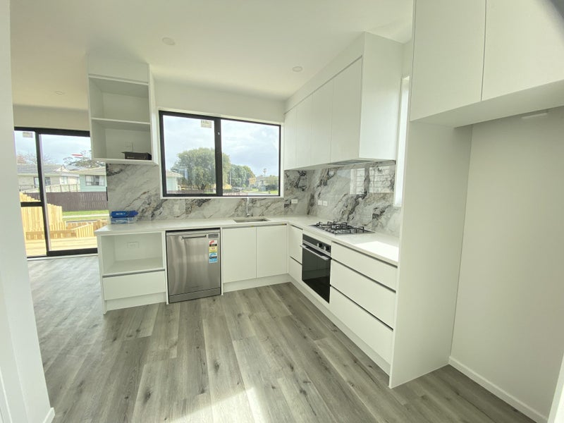 22B Sharland Avenue, Manurewa, Auckland - Carousel 1