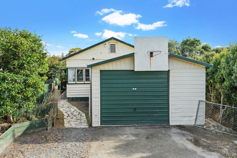24A Tahi Terrace, Glen Eden, Auckland - Carousel 1