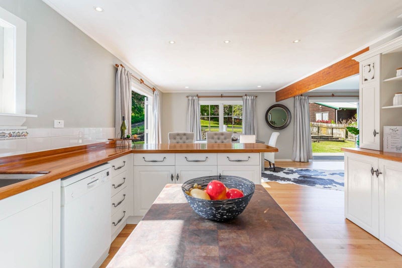 137 Brian Crescent, Stanmore Bay, Whangaparaoa - Carousel 2