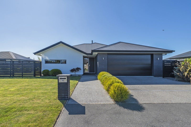16 Bonecrusher Street, Lincoln, Lincoln - Carousel 1