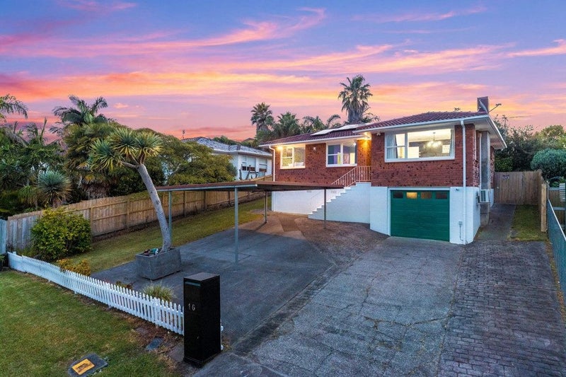 16 Thornlow Street, Glendene, Auckland - Carousel 1