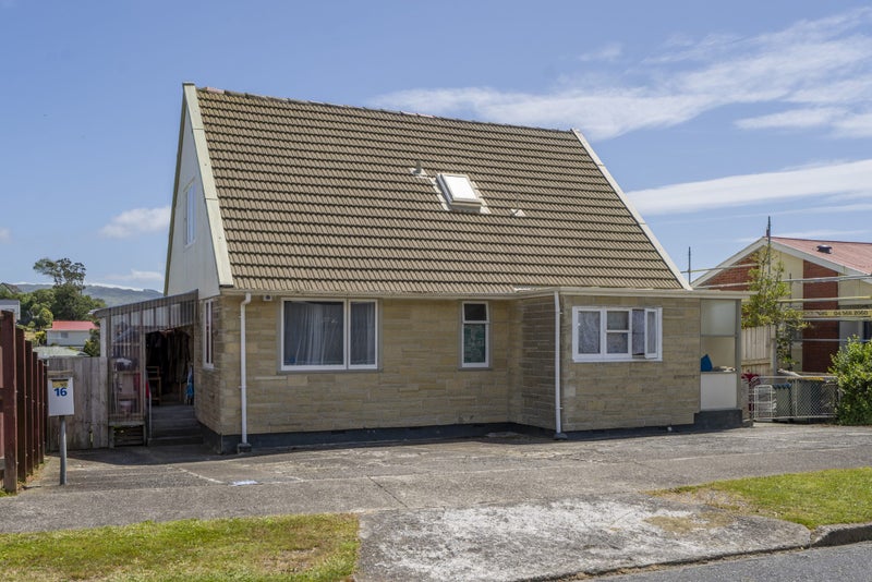 16 Waihora Crescent, Waitangirua, Porirua - Carousel 1