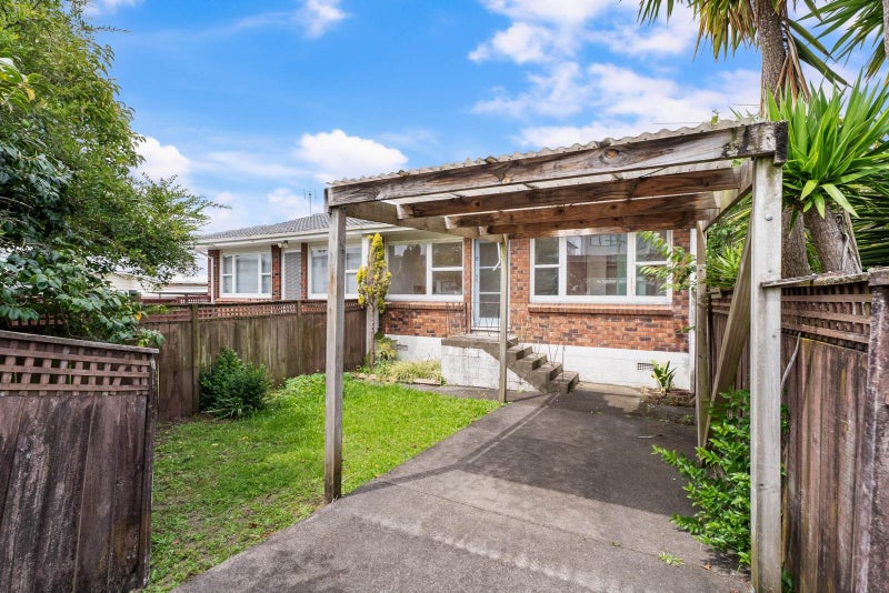 8/27 Nikau Street, New Lynn, Auckland - Carousel 12
