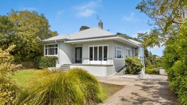 168 Seaview Road, Westown, New Plymouth - Carousel 1