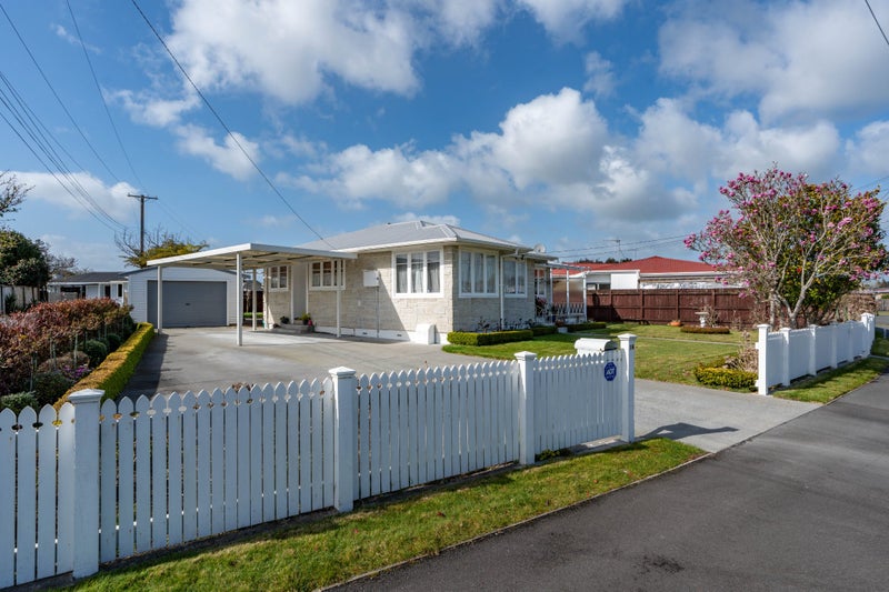 18 Carrington Avenue, Hillcrest, Hamilton - Carousel 1