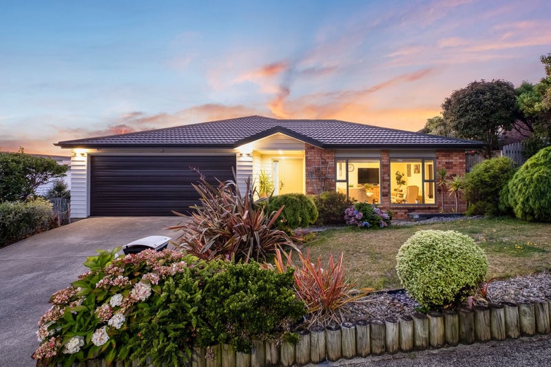 121 Te Puia Drive, Aotea, Porirua - Carousel 1