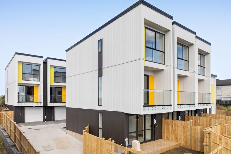 1/18 Hetherington Road, Ranui, Auckland - Carousel 1