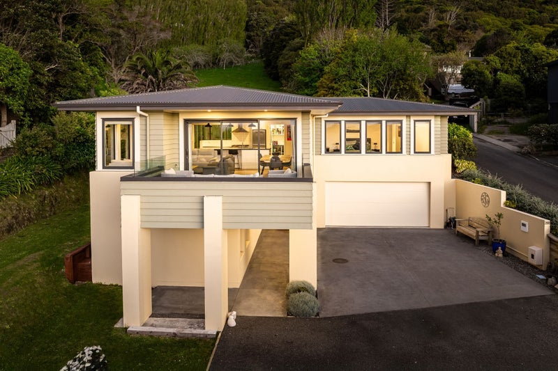 39B Kakariki Grove, Waikanae - Carousel 2