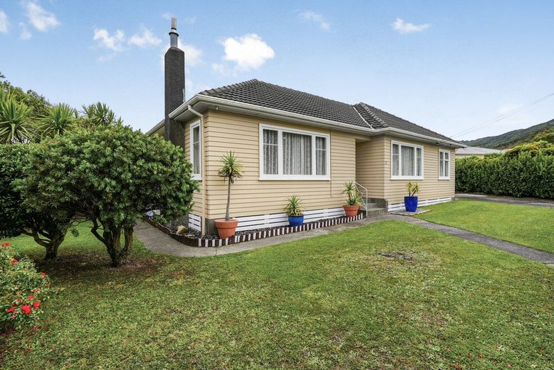 17 Nelson Crescent, Wainuiomata, Lower Hutt - Carousel 1