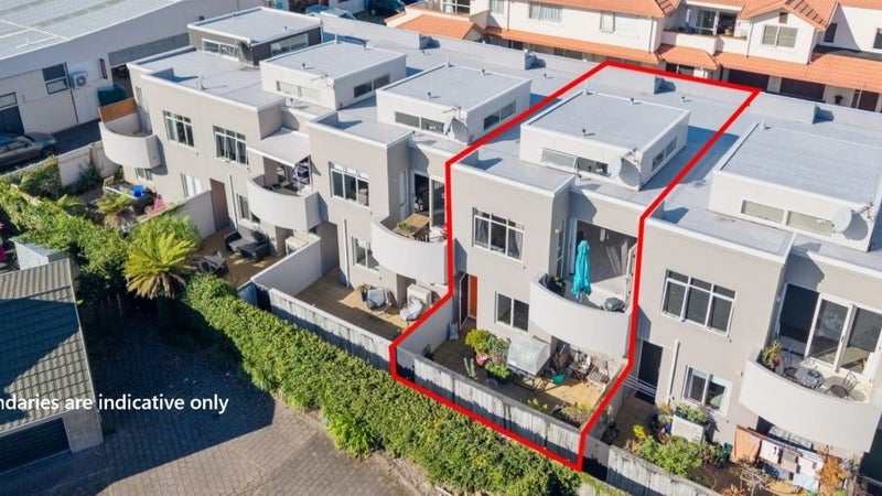 4/29 Third Avenue, Tauranga - Carousel 1