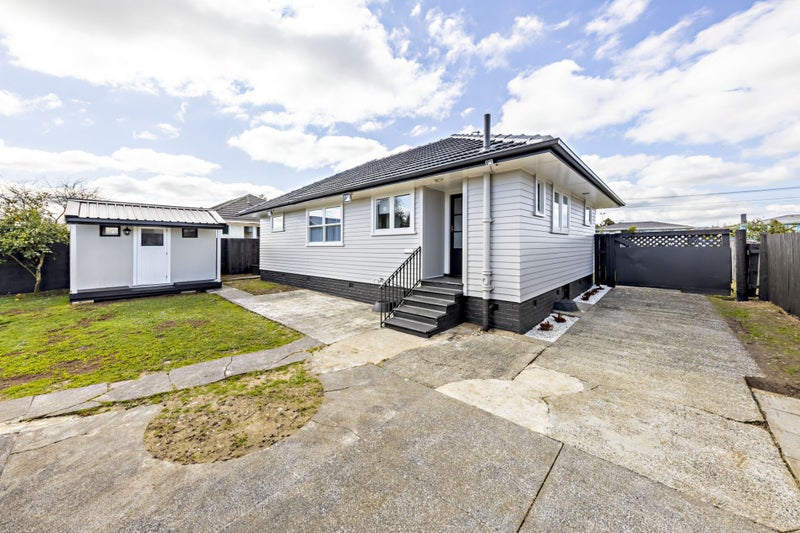 19 Awatere Street, Clover Park, Auckland - Carousel 1