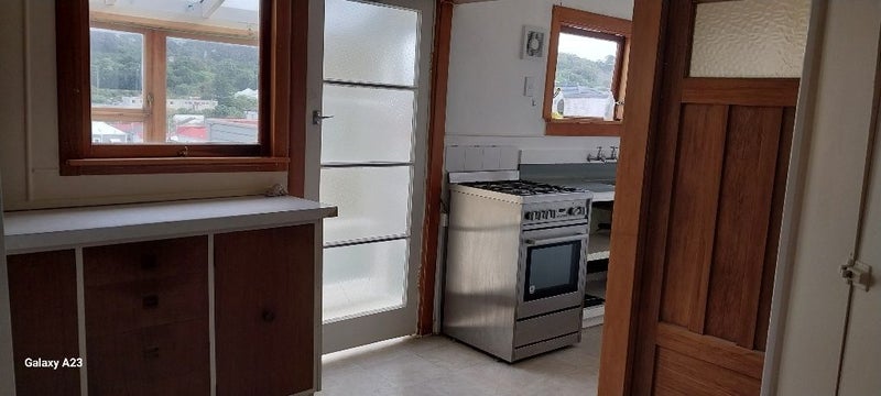 5 Herald Terrace, Berhampore, Wellington - Carousel 2