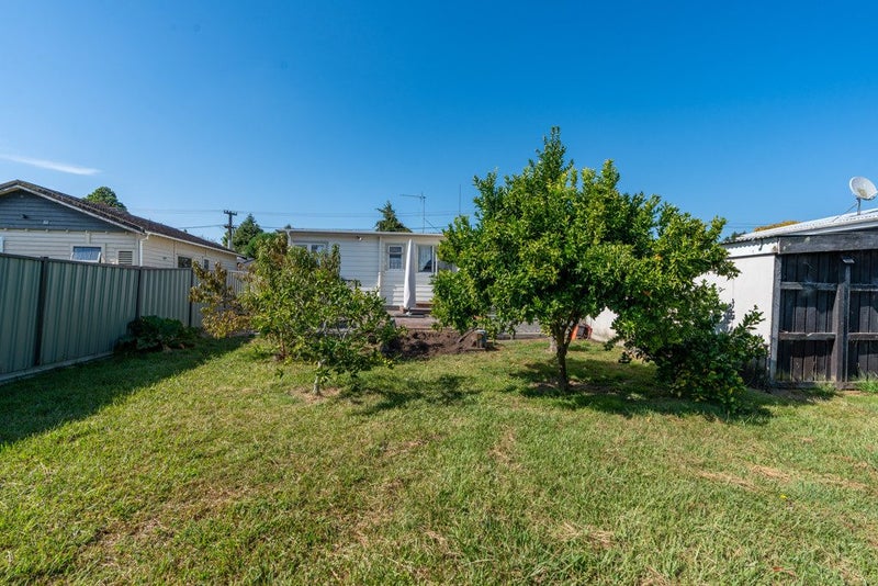 80 Tawa Street, Melville, Hamilton - Carousel 24