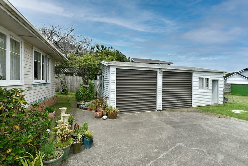 47 Waipani Road, Te Atatu Peninsula, Auckland - Carousel 2