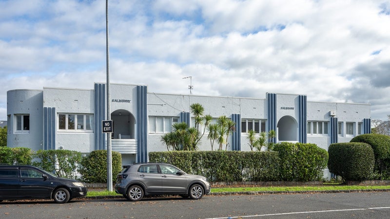 3/2 Salisbury Street, Herne Bay, Auckland - Carousel 1