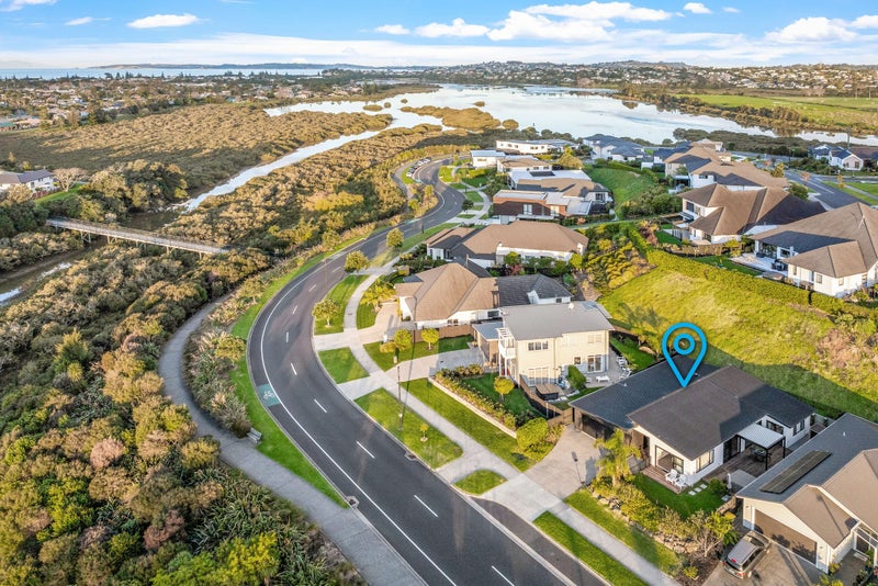 90 Arran Point Parade, Orewa, Orewa - Carousel 1