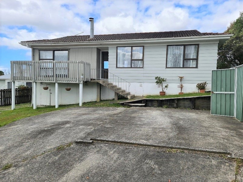 28 Beauchamp Drive, Massey, Auckland - Carousel 1