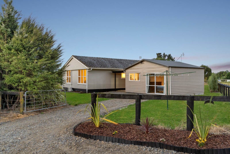 225 State Highway 25, Thames - Carousel 2