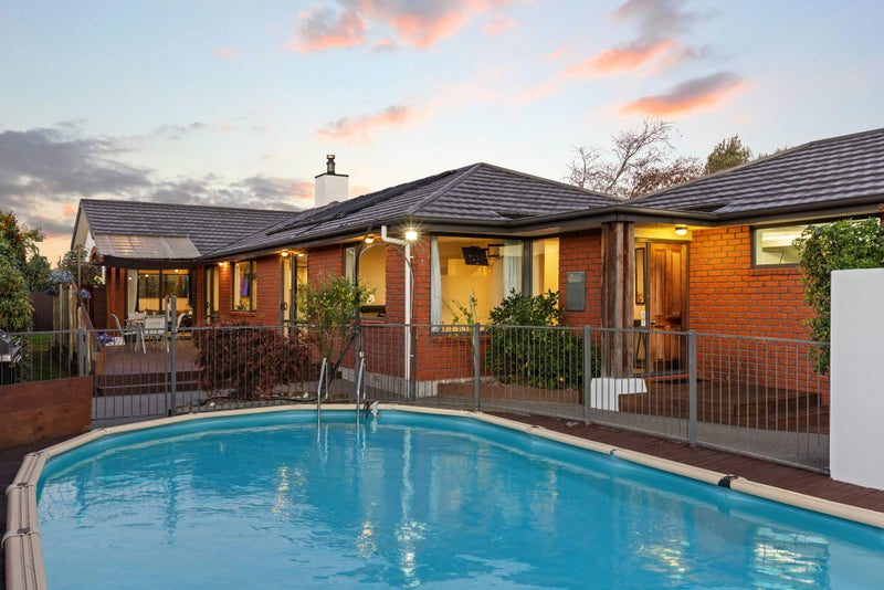 10 Courtfield Close, Parklands, Christchurch City, Canterbury - Carousel 1