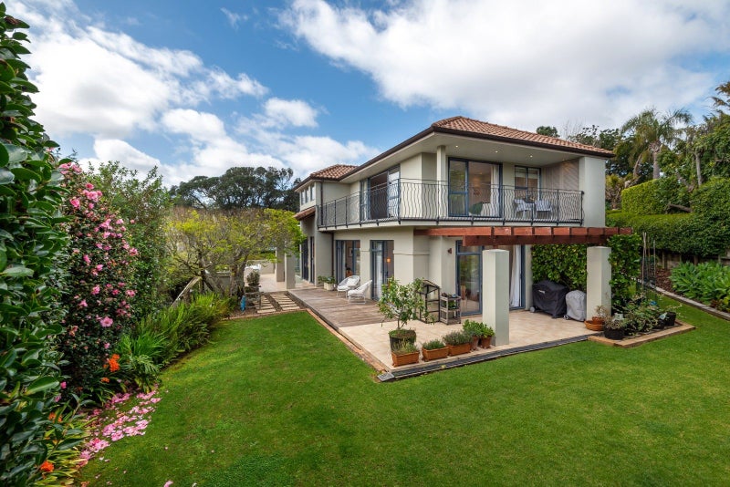 17 Saratoga Avenue, Herne Bay, Auckland - Carousel 1