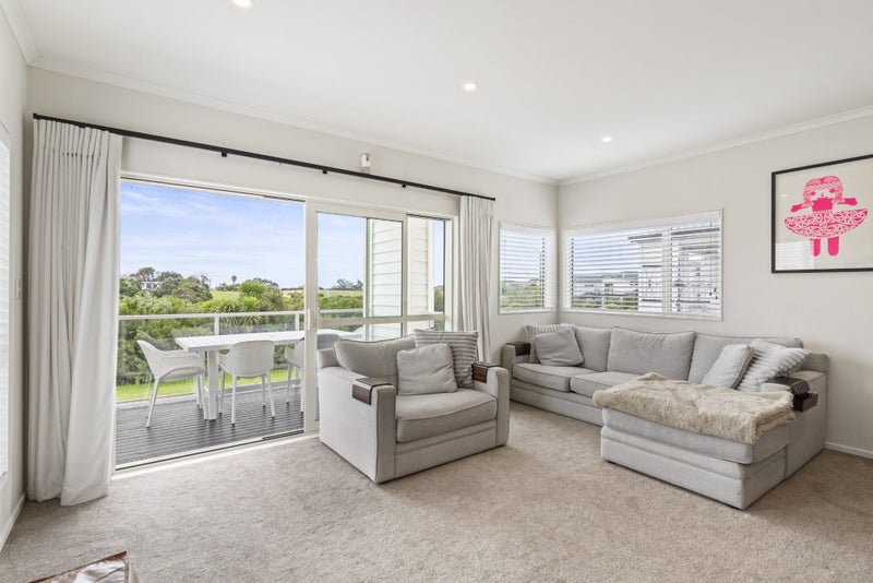 16 Atalanta Way, Beachlands, Auckland - Carousel 1