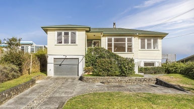 34 Raroa Terrace, Tawa, Wellington - Carousel 1
