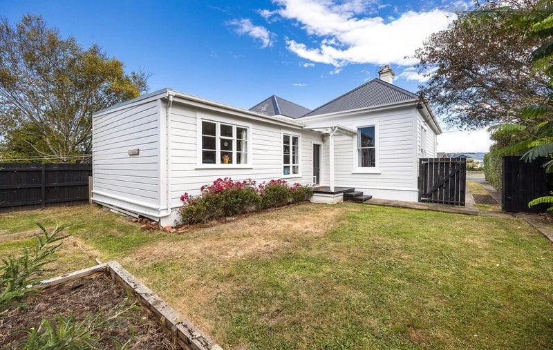 23 Royal Crescent, Saint Kilda, Dunedin - Carousel 2