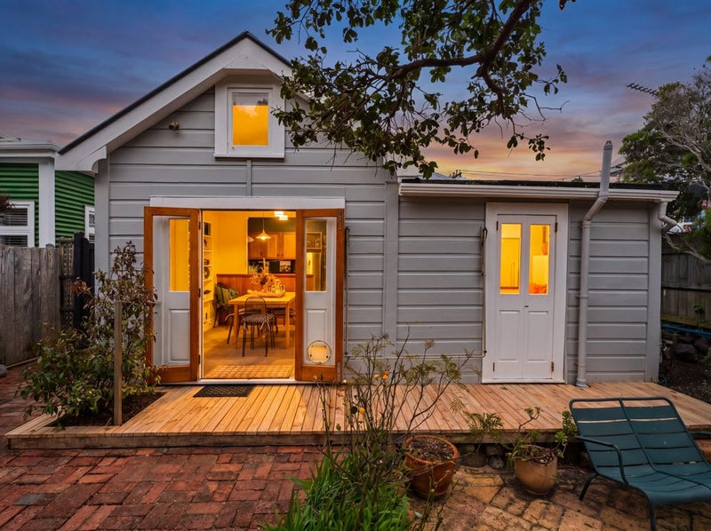 10 Ferry Street, Seatoun, Wellington - Carousel 1
