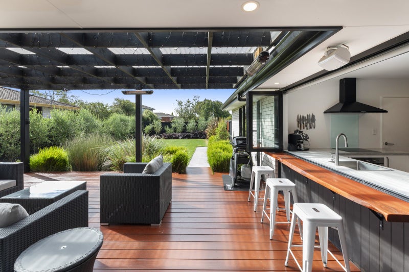 17 Chipping Lane, Redwood, Christchurch - Carousel 2