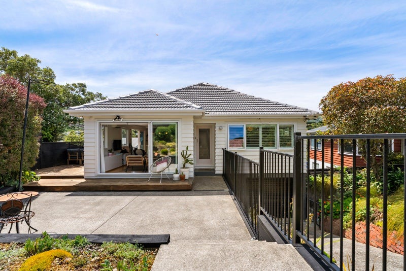 19 Kereru Bend, Tawa, Wellington - Carousel 1