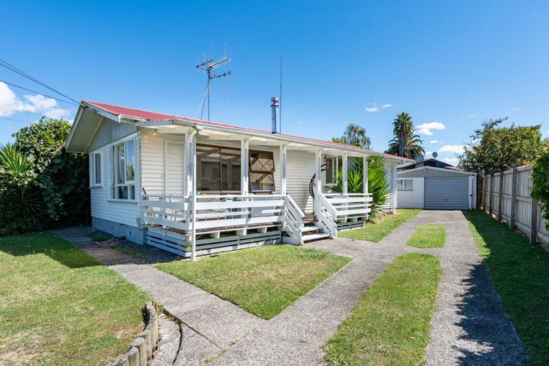 6 Manapouri Place, Glenview, Hamilton - Carousel 1