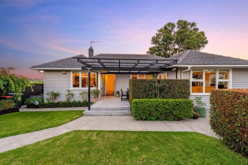 13 Torrington Crescent, Glen Innes, Auckland - Carousel 24